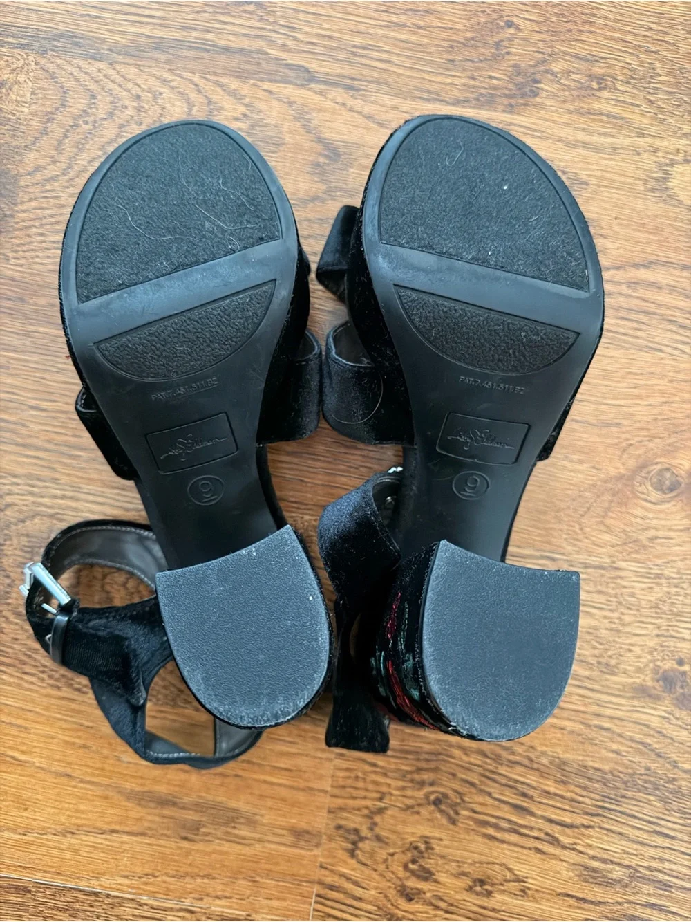 libby. edelman Black Velvet Platform Sandals with Red Floral Embroidery size 9